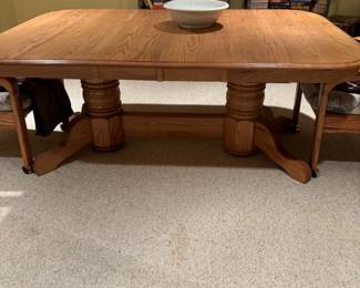 Oak table long with two leaves