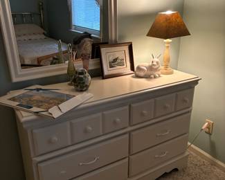 White dresser w/mirror