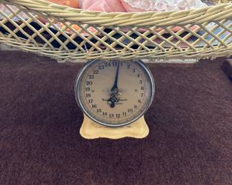 Wicker baby scale