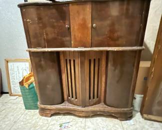 Awesome antique console radio & record player!