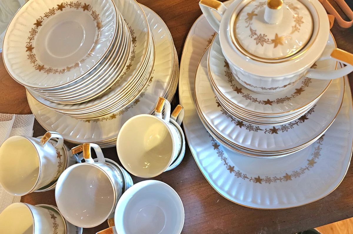 Harmony House Porcelain Dinnerware