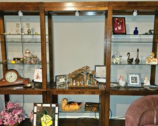 Display case - curio
Antiques 