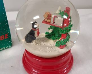 Dept 56 Holiday waterglobe, snowglobe