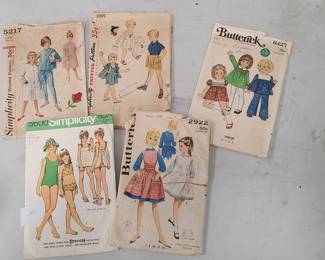 VTG sewing clothing patterns, Simplicity