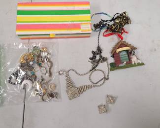 mixed lot of jewelry