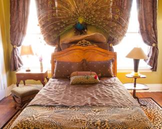 Peacock Room Queen Bed V