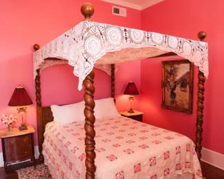 Garden View Queen Canopy Bed V