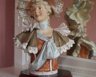 Serafim Room - Victorian lady on Fireplace Mantle