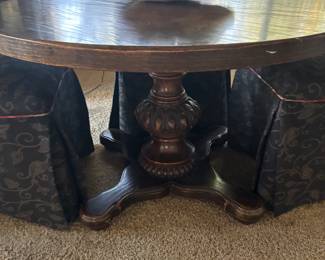round table 26 in tall 42 wide $25