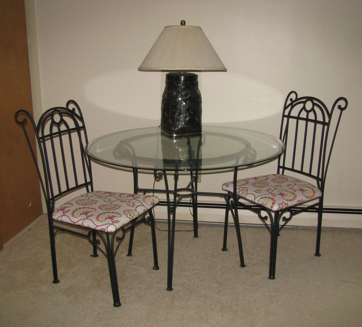 Glass top table/2 chairs
