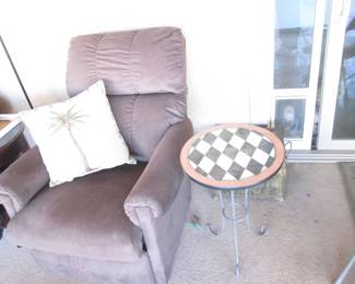 Recliner & Accent Pieces