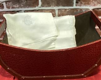 Holiday Gift Basket With7 Napkins