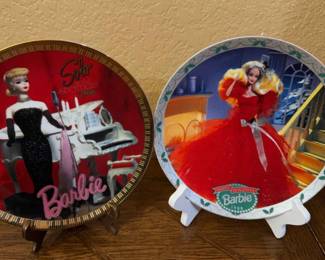2 Barbie Collectors Plate aSolo In The Spotlight 1960a And a1988 Happy Holidaysa