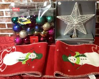 Christmas OrnamentsSnowman RunnerWire Tree Topper