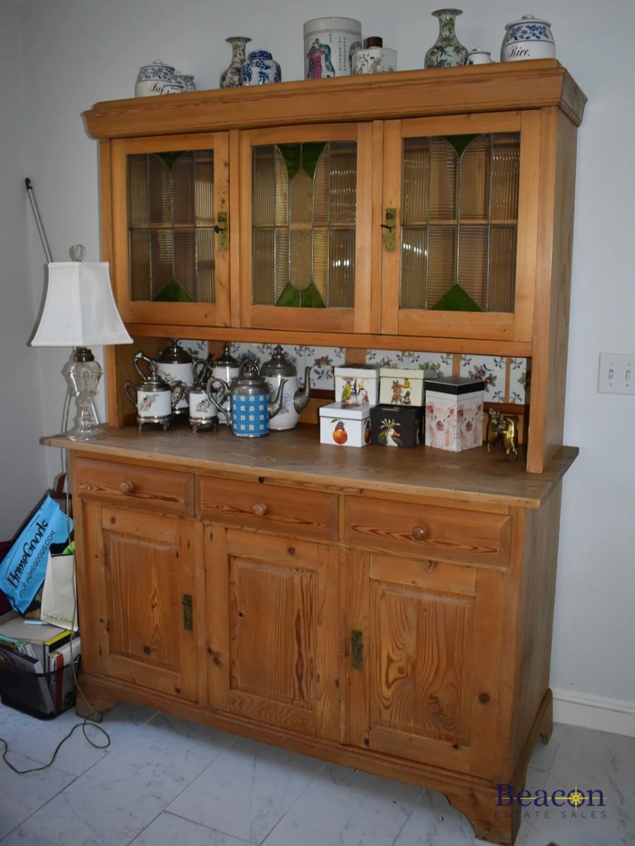 Pine cupboard with stained glass