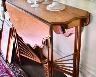 Oak drop leaf table
