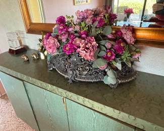 True Legacy Premium: Art Nouveau Style Centerpiece 