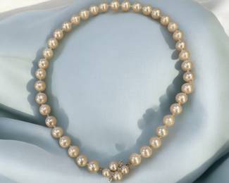 Cultured pearl necklace with 14k white gold and diamond clasp - 18" long