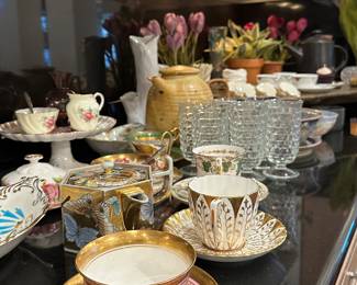 Vintage teacups and saucers 