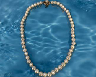 Cultured pearl necklace with 14k gold clasp