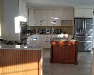 Kitchen cabinetry by Goebel Cabinetry. Large U-shaped kitchen 