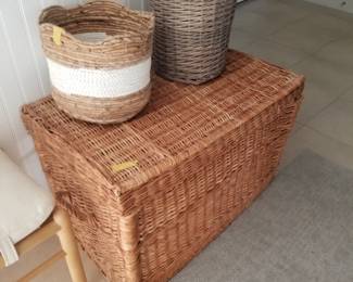 Large wicker trunk; wicker baskets
