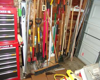 Yard and lawn tools