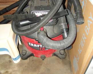 Shop vac with accessories
