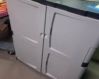 Rubbermaid storage