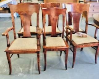 6 beautiful antique sturdy chairs. Two are Captain chairs and have arm rests. 