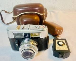 Vintage German Camera with leather case and flash  Vintage Camera Voigtländer in leather case Vito BR