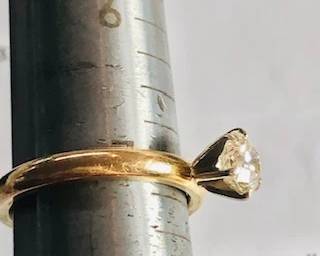 Fabulous one carat Diamond Solitaire diamond ring with Appraisal. Estimated diamond size is . 93 Ct mounted in a 14 K gold 6 prong mounting 