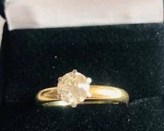 Fabulous one carat Diamond Solitaire diamond ring with Appraisal. Estimated diamond size is . 93 Ct mounted in a 14 K gold 6 prong mounting 