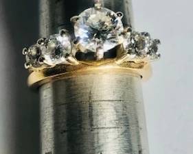 Gorgeous quality diamond ring 1 1/2 carat total diamond weight. Written Appraisal replacement value is included 