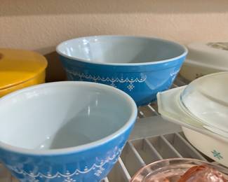 Vintage mixing bowls