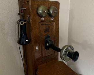 Working vintage telephone.