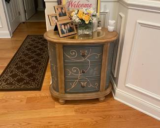 accent table  27x 13.5 x 30