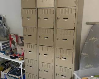 Metal Locker Set. Real nice condition 