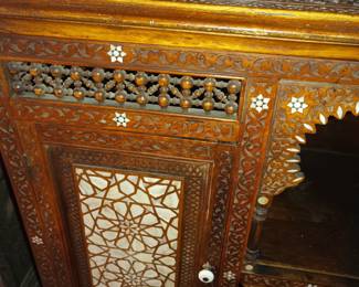 Mother of pearl and fine wood lattice
