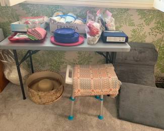 T-shirts, linens, shower chair, 5-piece bed pillow set,