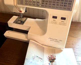 Memory Craft 7000 sewing machine with pedal and instruction book
