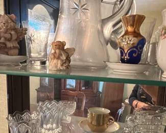 Assorted collectible glass items