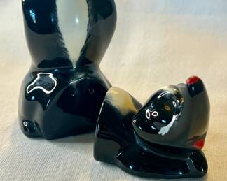 Robaul of California skunk salt & pepper shakers
