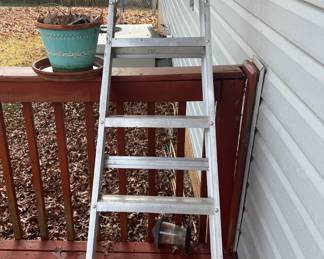 Aluminum ladder