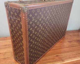 Louis Vuitton Monogram Bisten 70 Trunk
