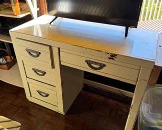 Nice off white vintage desk and flatscreen