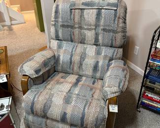 Swivel rocker recliner