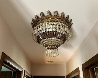 Flush-mount crystal fixture
