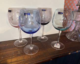 This set of 4 Waterford Marquis bubble wine glasses are new and unused and come with the original box. Perfect for gift giving.
