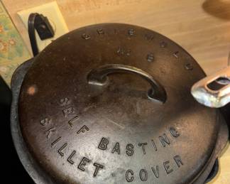 Yep, that is a Griswold cast iron fryer with the drip ring lid!!! The perfect gift for the guy or girl in your life.